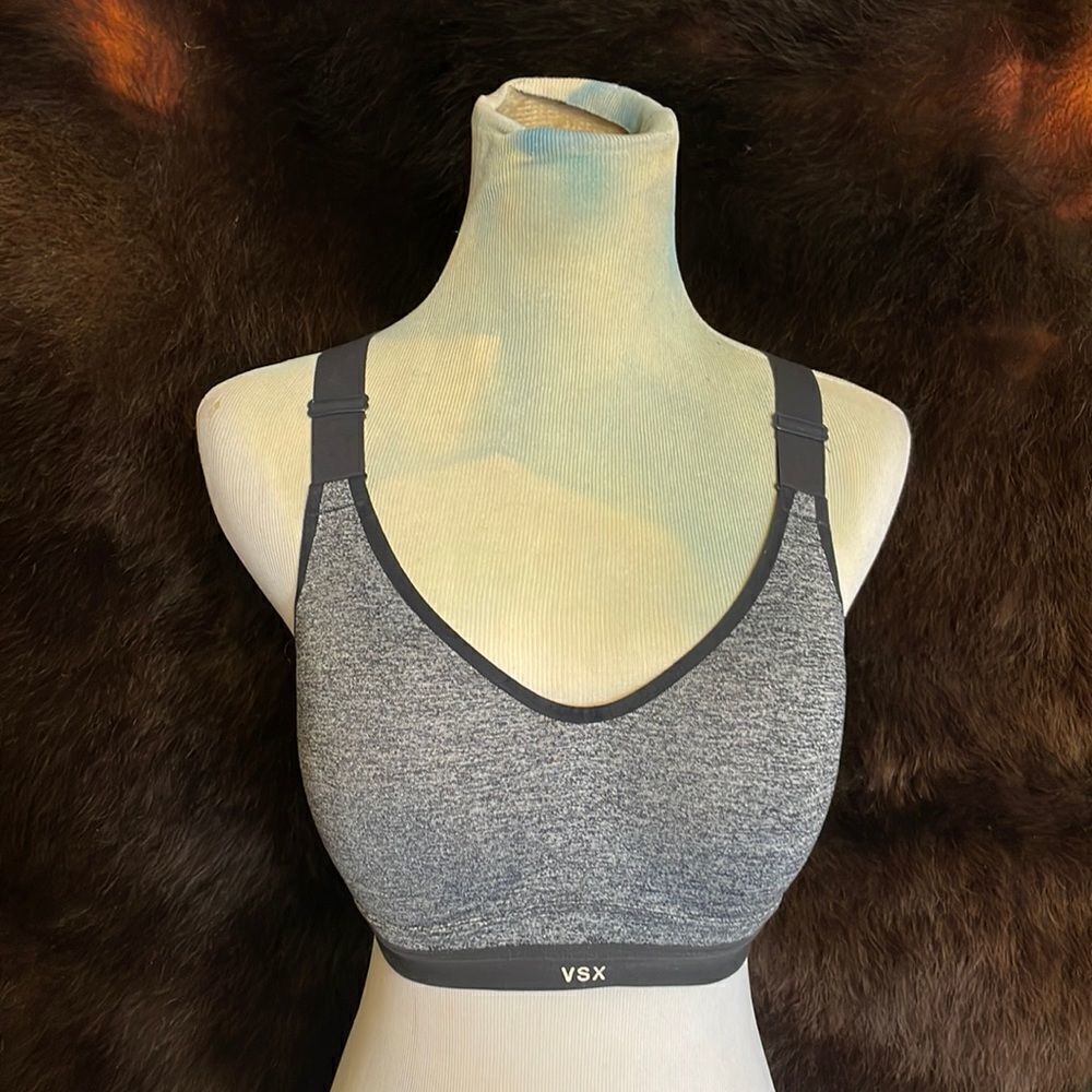 Victoria’s Secret sports bra 32D (1675)